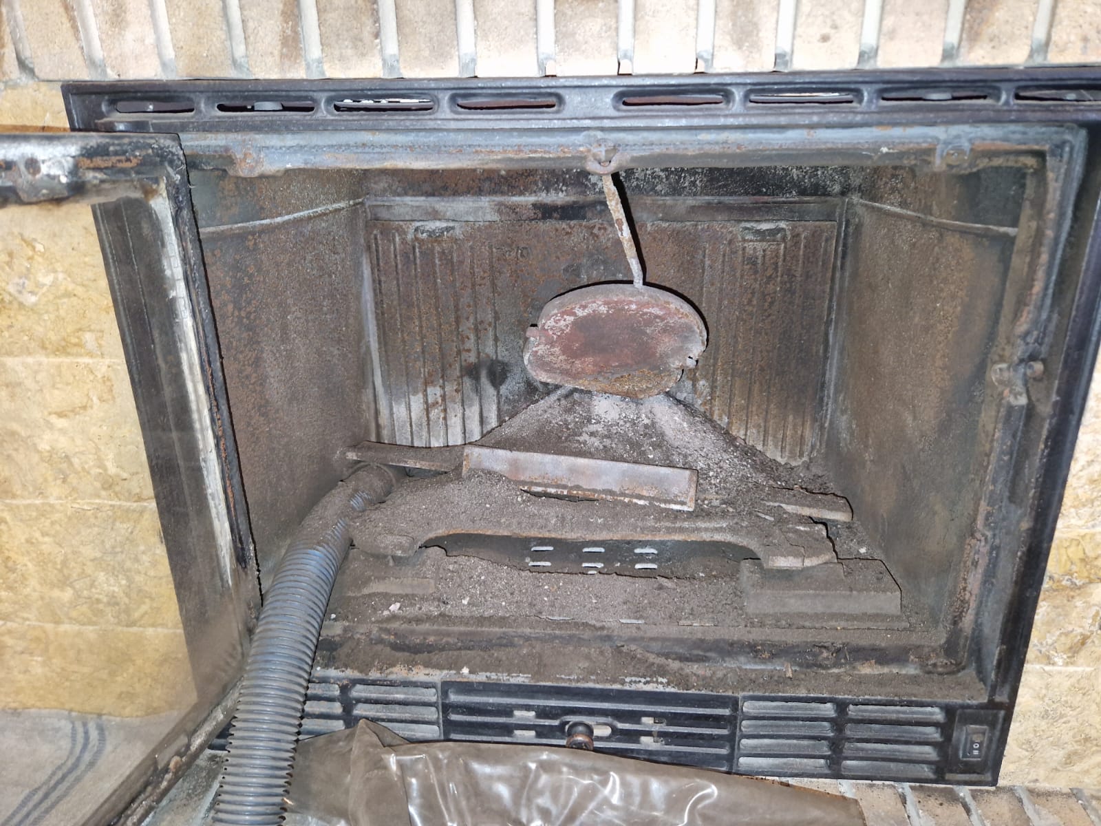 Limpieza de chimeneas insertables en Alicante cassettes